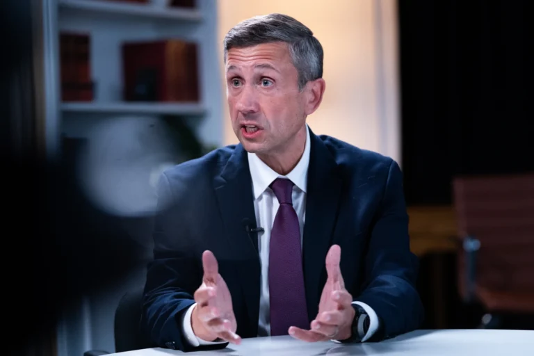 Bipartisan Voter Registration Drive Grows Before Midterms